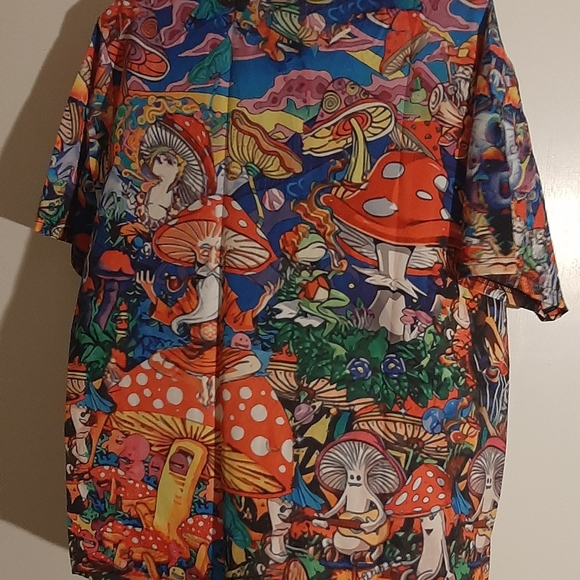 MUSHROOM TSHIRT 🍄 - Picture 2 of 2